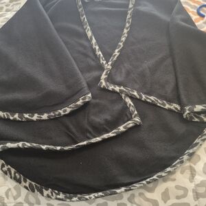 V. FRAAS Monochrome Animal Print Scarf